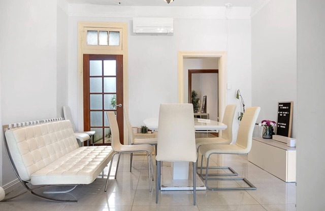 Central 4 BDRM Terrace with Office