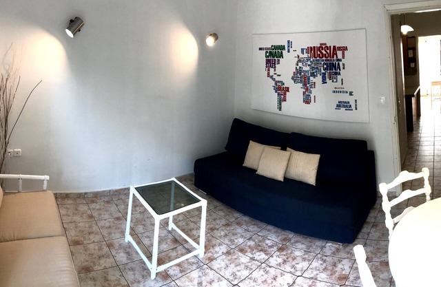 Central Apartment just 100m from the beach!