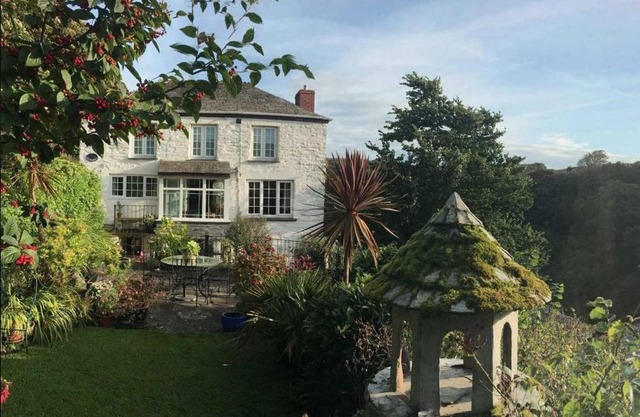 Central Boscastle studio flat