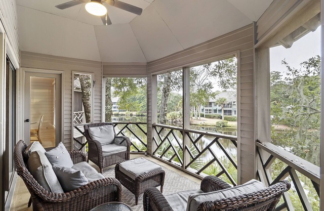 Central Kiawah Location! 2BR Villa, Close to Beach and Tennis!