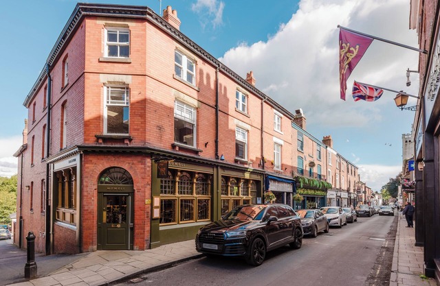 Central Knutsford Loft Apartment