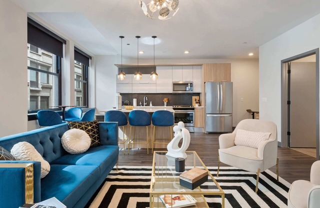 Central Location: Exclusive Apts for Large Groups