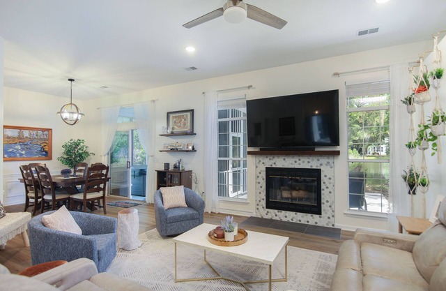 Central Mt. Pleasant Lake House - 10 Mins from Beach, Shopping, Restaurants!