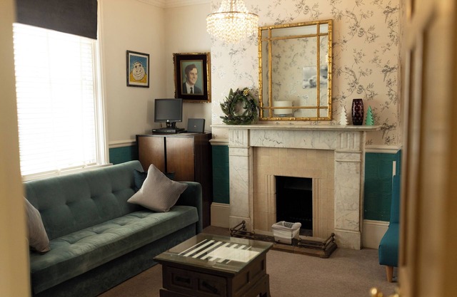 Central, stylish 4BRH, sleeps up to 20 people, couples to large groups welcome.