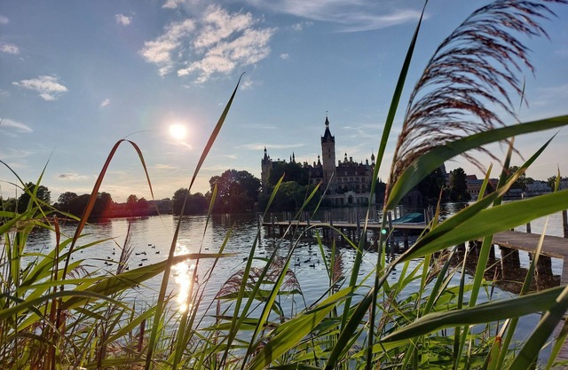 Central vacation apartment on the lake and near the castle
