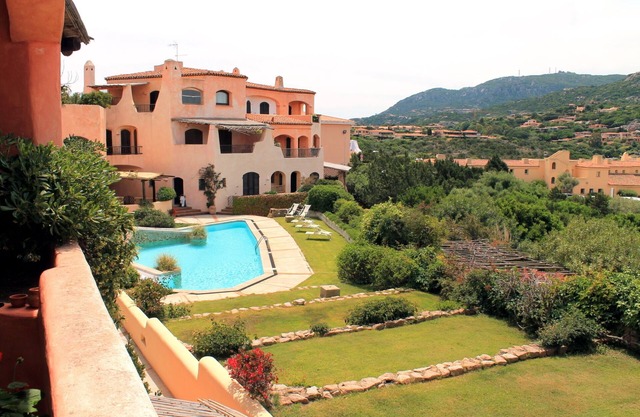 Centrally located in Porto Cervo with pool by the old port