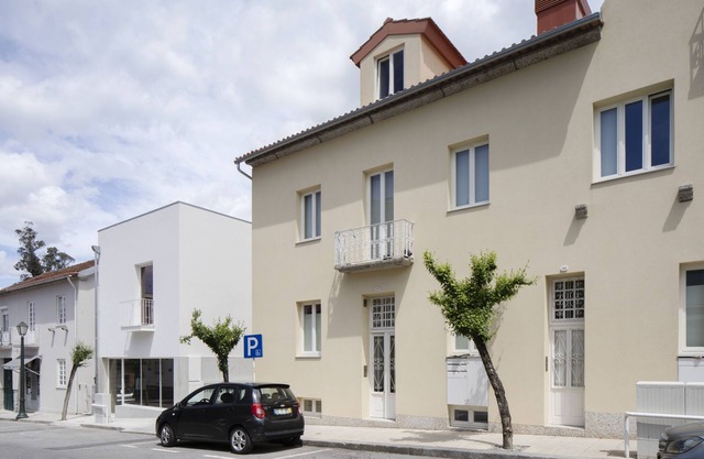 Centrally located 4 bedroom apartment - Simply perfect for your family vacation.