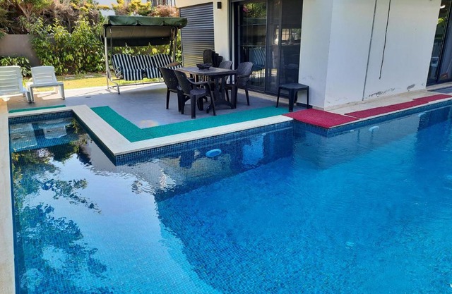 Centrally located villa with private pool 150m to the sea-Merkezi konumda denize 150m özel havuzlu villa