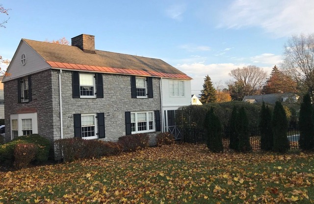 Château Crestway, Utica, NY