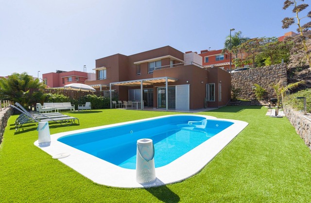 Chalet in Salobre with Private Heated Pool