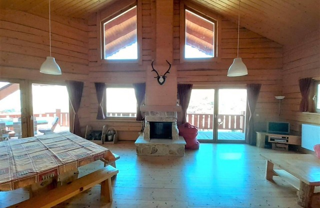 Chalet, 300m from ski slopes, view mountain, terrace, fireplace or stove, parking, tv, ski locker