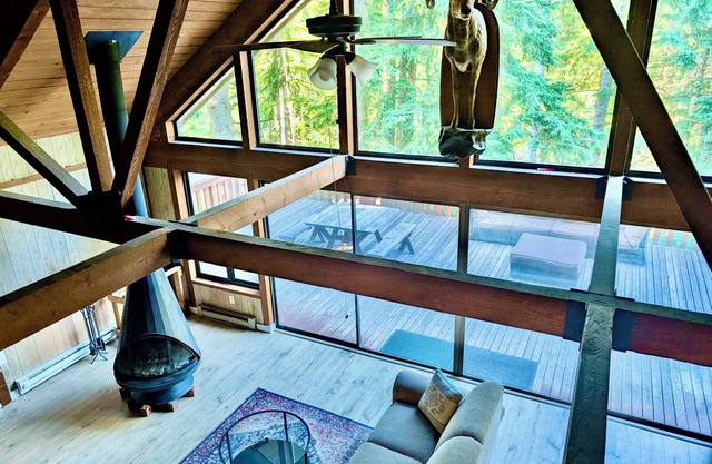 Chalet at Rainier Lodge - 0.4 mi to Mt. Rainer