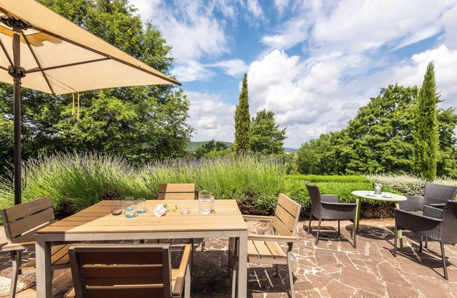 Chalet "Basilico' with Shared Pool, Private Terrace & Wi-Fi