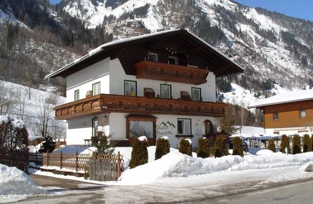 Chalet Charlotte (8 Bedrooms & 5 Bathrooms) - Sleeps up to 18