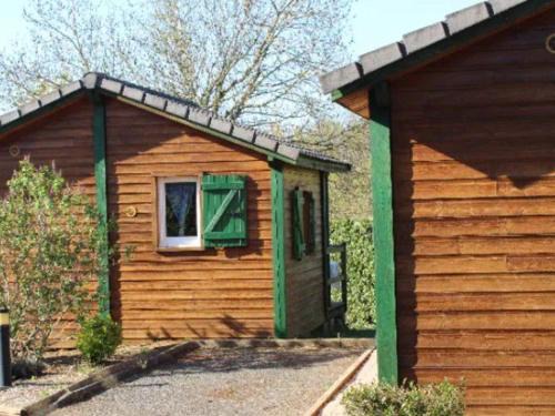 Chalet cosy avec terrasse à Naucelle - Emplacement idyllique - API-1-52-380
