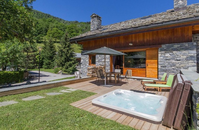 Chalet 'Duhoux' with Mountain View, Private Terrace and Wi-Fi