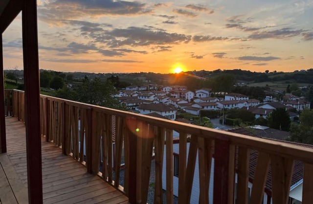 Chalet Eguzkitsua 3 étoiles avec piscine et barbecue - pays basque -