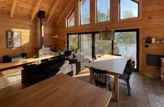 Chalet en bois bord de l’eau