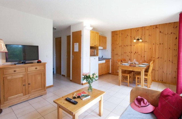 Chalet, wifi, ski-in/ski-out & foot of the slopes, fitness, swimming pool, terrace, balcony, parking