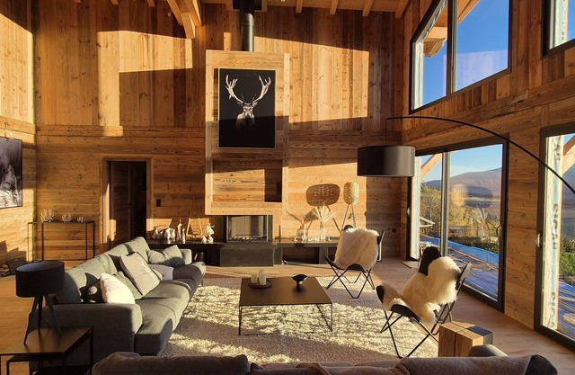 Chalet 'G2' with Lake View, Private Terrace and Wi-Fi