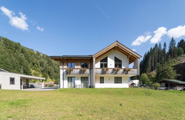 Chalet in Saalbach near Ski Lift