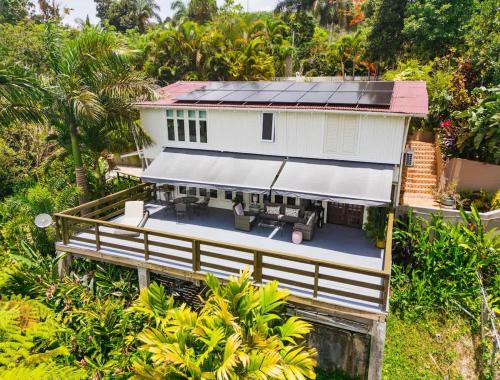 Chalet Lulu with Solar Power and Hot Tub in Guaynabo
