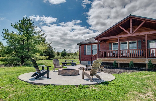 Chalet: modern cozy cabin on Seneca lake wine trail with outdoor firepit
