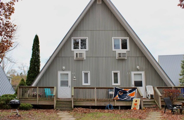 Chalet on the Lake 68 w/Beach Access, Pools, Sport Courts, Fishing Pond & more!