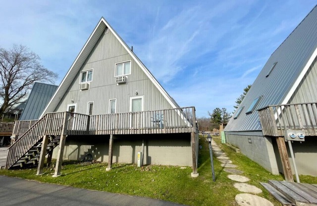 Chalet on the Lake 44 w/Beach Access, Pools, Sport Courts, Fishing Pond & more!