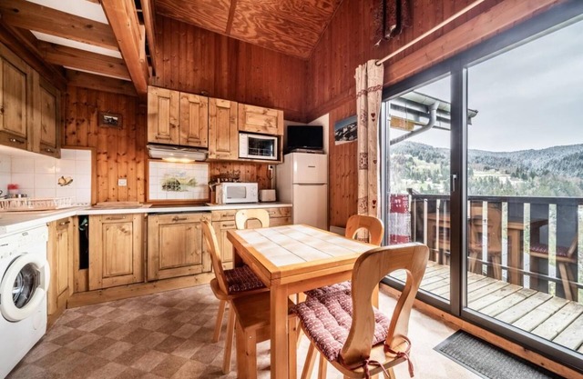 Chalet, wifi, Ground floor, view mountain, parking, tv, 53m², Les Gets