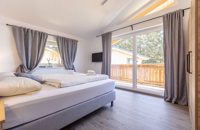 Chalet with 3 bedrooms with hot tub and sauna for 10 people