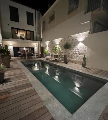 Chambre dans maison de ville avec piscine et garage en centre ville