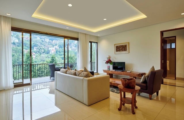 Chamomile Hill View 6BR Villa pool and movie room