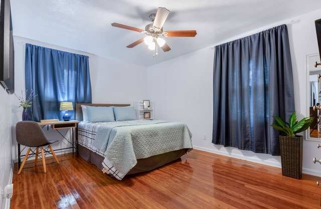 ~Changing Leaf Cottage Sleeps 6 Near NAS Jax~