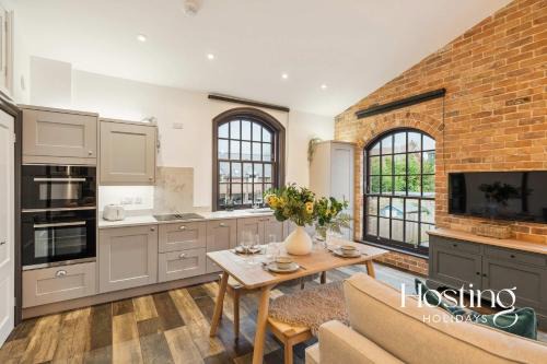 Chapel Loft - Brand New With Parking