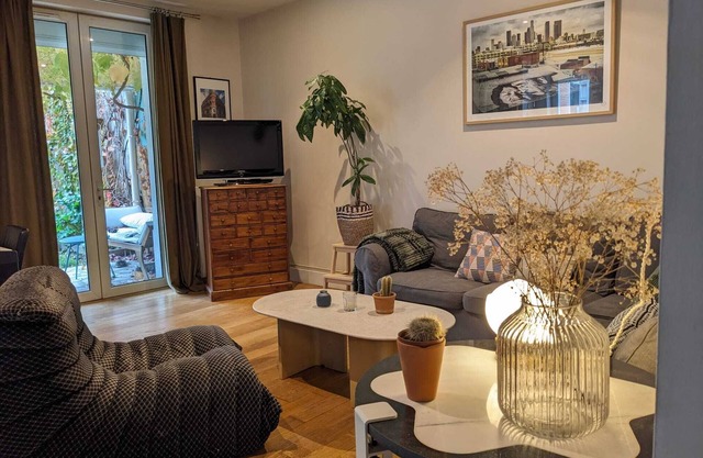 Character house with garage in quiet Montauban town center!