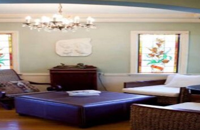 Charismatic Home Near Plaza Sstelite