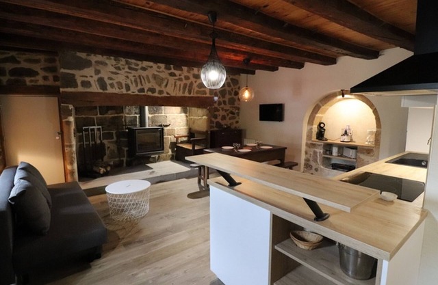 Charming house with terrace and fireplace - Pets allowed