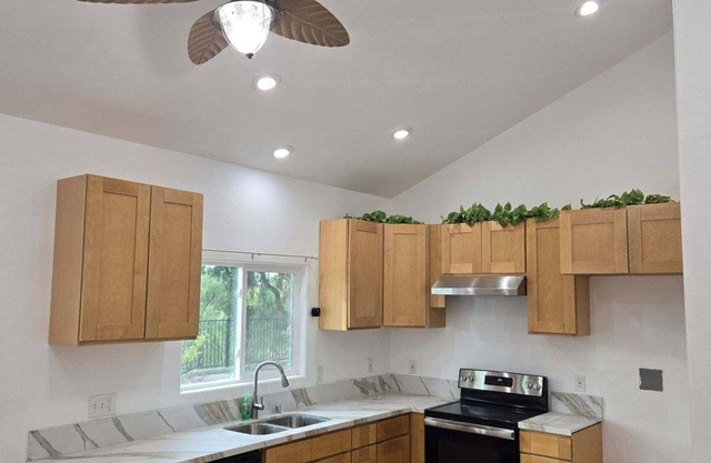 Charming 1-bedroom 500 Sq. Ft. back house in nice neighborhood of Moreno Valley,