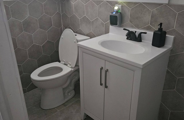 Charming 1-bedroom 1-bath attached to our house with seperate entrance