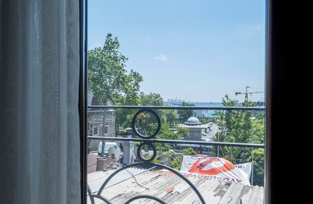 Charming 1-bedroom apartment with view, elevator and AC