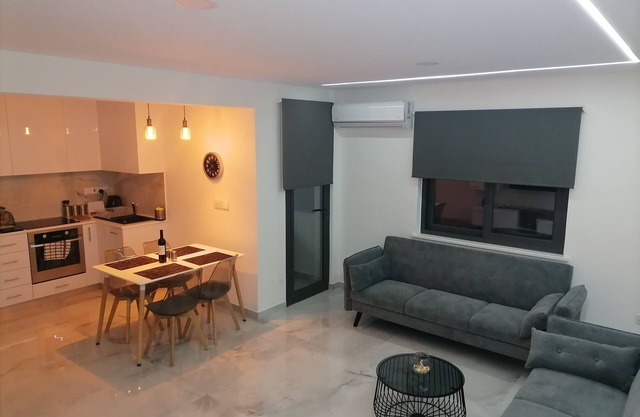 Charming 1-bedroom apartment in fabulous Paphos with AC, WiFi