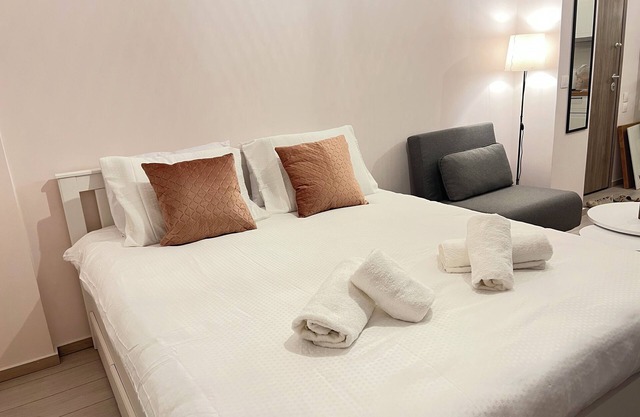 Charming 1-bedroom apartment in wonderful Athina with WiFi, AC