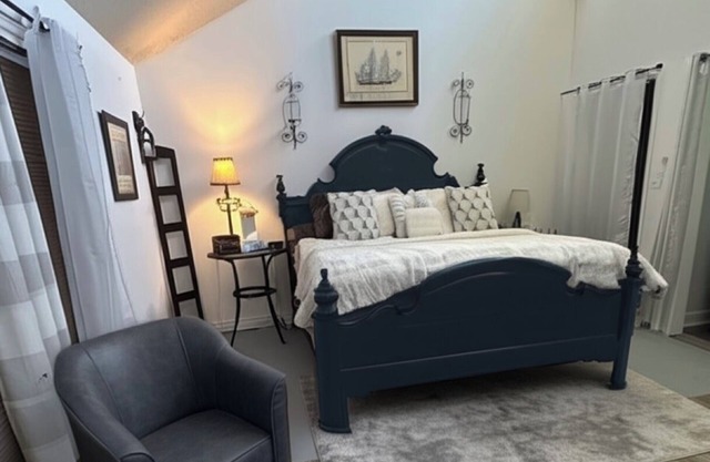 Charming 1-bedroom apartment Tranquil Pondside- 5mins from downtown