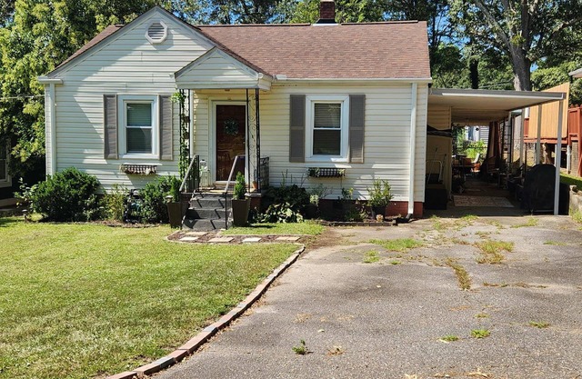 Charming 1-bedroom bungalow, just 1.5 miles from downtown Greenville!