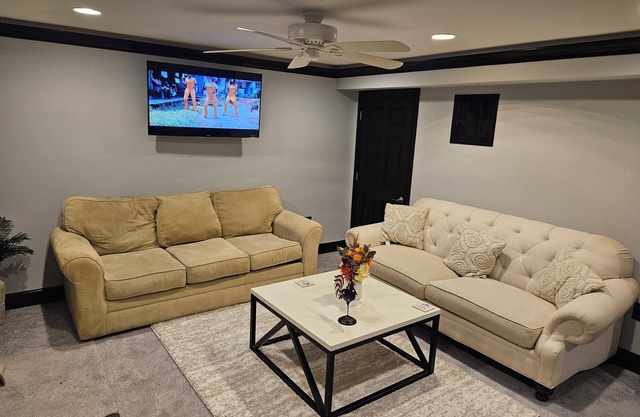 Charming 1-bedroom condo in Sterling with AC ,fast wifi and private gate