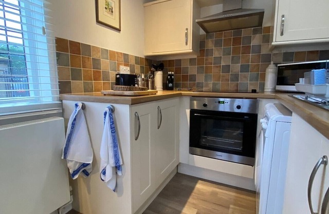 Charming 1 Bedroom Maisonette