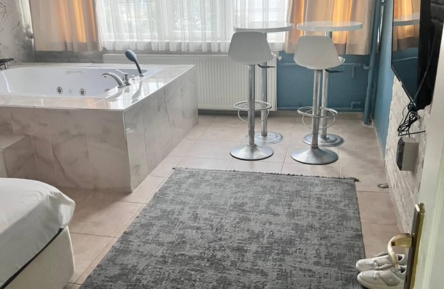 Charming 1-bedroom house WITH JACUZZI in Ankara for a cozy getaway