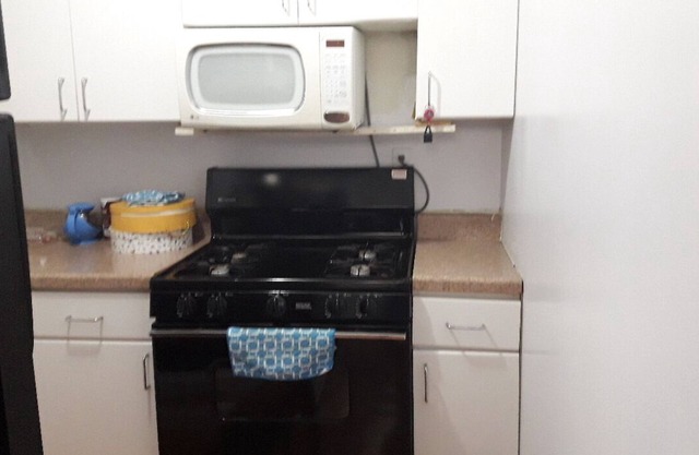 Charming 1-bedroom house in Queens with AC