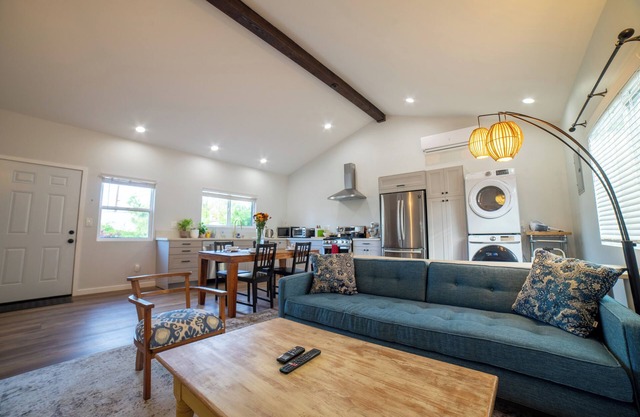 Charming 1-bedroom house with backyard in fabulous Los Angeles. Dog friendly!